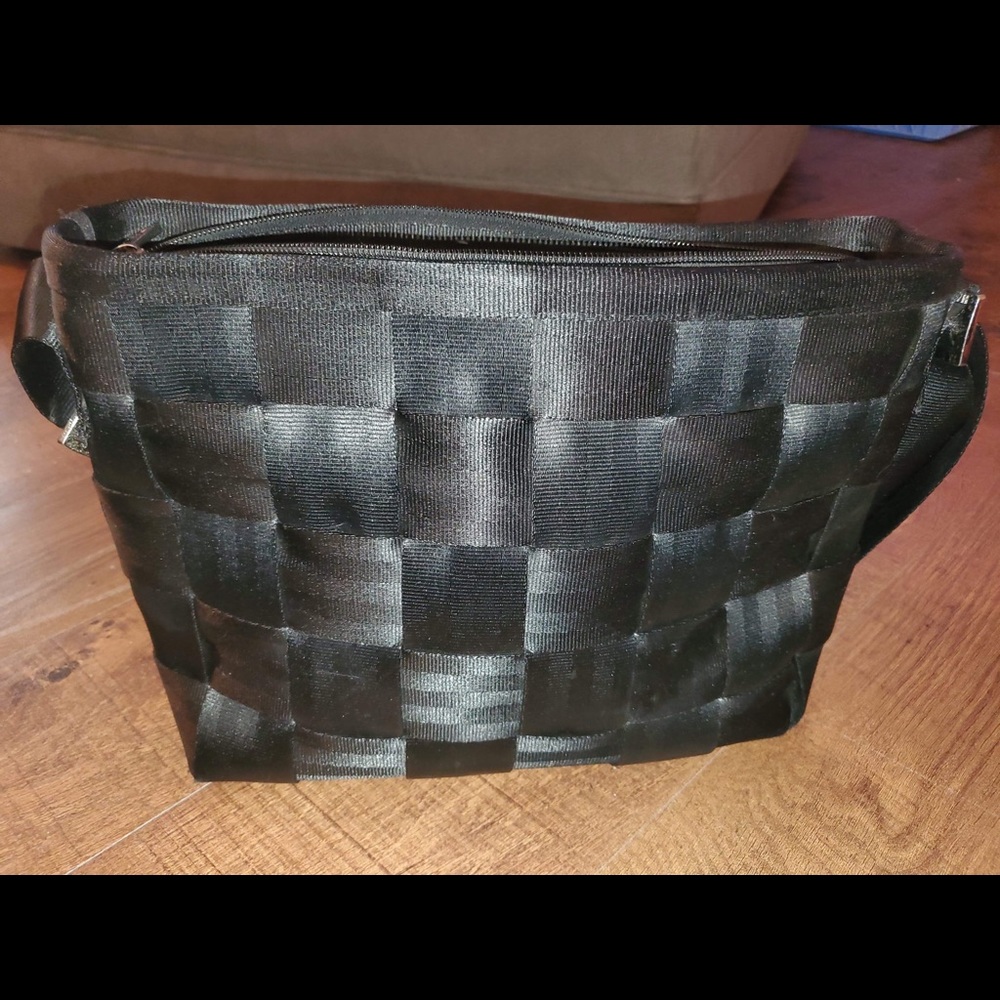 Harvey’s large crossbody